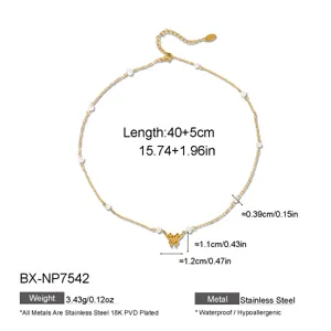 Collana girocollo con farfalla in acciaio inox placcato oro 18K, vista dettagliata 40+5cm.