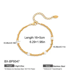 Detailansicht des goldfarbenen Edelstahl-Perlenarmbands mit Verlängerungskette.