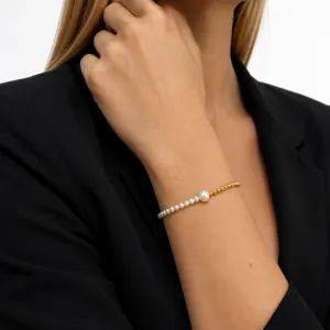 Elegantes Halbperlen und Goldperlen Armband Vintage Mode Damen Schmuck Detailansicht.