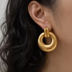 Pendientes de aro geométricos chapados en oro gruesos para mujer, joyería de declaración moderna.