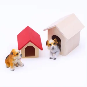 Disparo detallado de casa de perro de madera en miniatura y figura de cachorro, escena.
