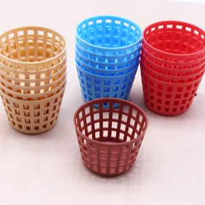 Panier de rangement en plastique miniature pour maquette de maison de poupée simulation.