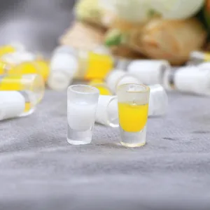 Miniatur Harz Puppenhaus Getraenke Modell,kuenstliche Orangensaft Milch Glaeser fuer BJD.