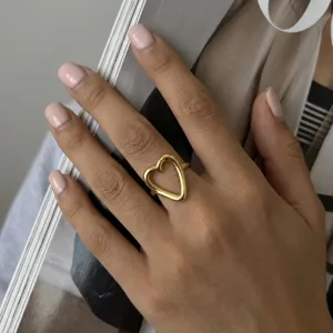 Minimalistische goud roestvrij staal open hart ring voor vrouwen, stijlvolle geometrische ring.