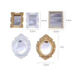 Casa delle bambole miniatura vintage intagliata specchi oro argento mobili decorativi.