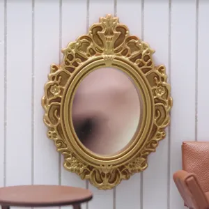 Specchio dorato intagliato classico in miniatura per la decorazione di micro scene di case.