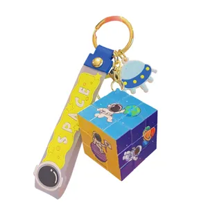 Schattige astronaut Rubiks kuboide sleutelhanger cartoon creatieve ruimte tas hanger metalen
