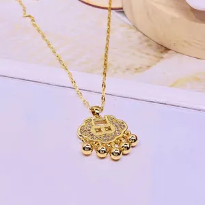 Gouden slot hangketting met hangende belletjes elegante traditionele stijl chique sieraden