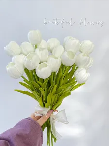 Ramo de flores de tulipanes artificiales de PU flores de seda blanca decoración de salón