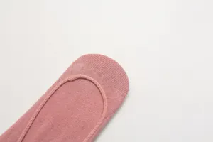 Comfortable breathable cotton women invisible boat socks with anti-slip grip for daily wear.