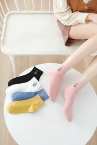 Women's cute bear embroidery short socks, thin solid color cotton ankle socks for daily wear.