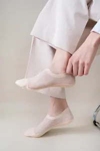 Calzini invisibili estivi da uomo in maglia sottile con suola in cotone traspirante, beige.