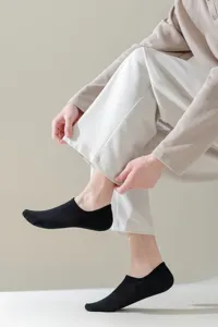 Men summer breathable mesh low cut boat socks detail view, comfortable cotton invisible socks.