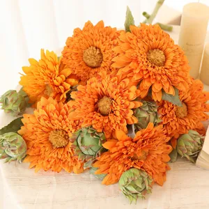 Bouquet di girasoli artificiali per decorazione tavola, fiori di seta arancioni vivaci.