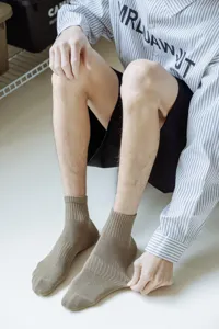 Herren Freizeit Rippen Baumwolle Socken in hellkhaki, weich, bequem und langlebig fuer den Alltag.