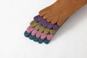 Comfortable five-finger knit socks in retro colors, perfect for yoga, sports and daily wear.