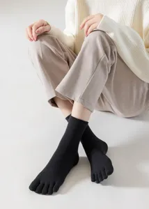 Professional black five-toe socks for yoga and fitness, comfortable mid-tube design for women.