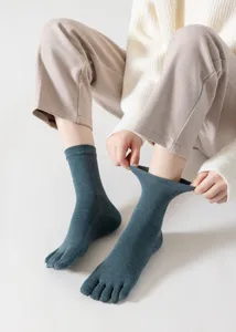 Retro Japanese style mid-tube five toe socks for yoga and fitness comfort wear detail view