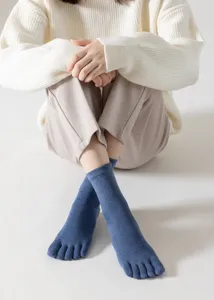 Comfortable blue five-toe socks for yoga and fitness, professional mid-tube design.