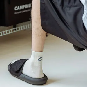 Herren atmungsaktive Baumwollsocken mit stilvoller Fersenstickerei für Sommersport.