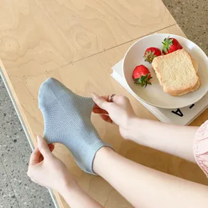 Calcetines tobilleros de verano ligeros y transpirables para mujer, cómodos y lisos.