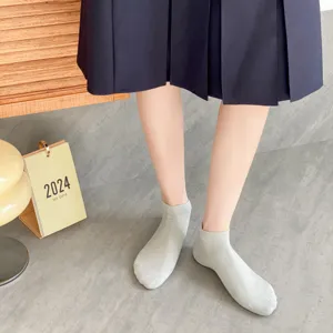 Chaussettes courtes d'été en maille respirante pour femmes chaussettes basses grises