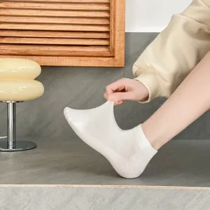 Chaussettes courtes en résille respirante unies pour femmes, socquettes d'été élastiques.