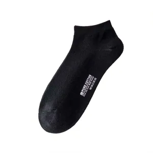 Chaussettes courtes unies noires pour femmes, chaussettes d'été en coton respirantes.