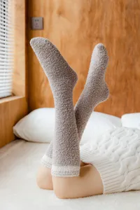 Damen Winter Korallenfleece warme Kniestruempfe kuschelige Schlaf Boden Socken weich pluesch