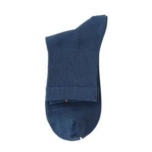 Hombres color solido tubo medio casual calcetines de algodon transpirables verano fino
