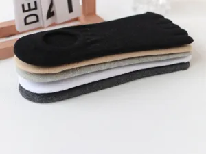 Vista detallada de calcetines con cinco dedos transpirables para hombre en varios colores.