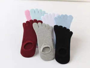 Detailed view of women five toe socks, breathable cotton blend split toe low cut ankle socks.