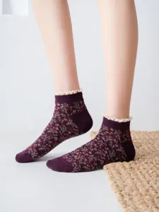 Women retro floral short socks with delicate lace trim, comfortable cotton boat socks for daily wear.