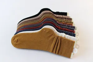 Calzini slouch tinta unita stile giapponese da donna, calze alte a coste, dettagli multicolore.