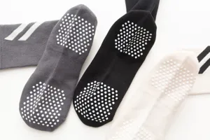 Calcetines deportivos de hombre con puntos de silicona antideslizantes, transpirables.