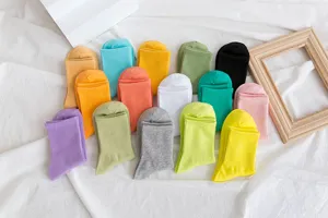 Calzini a coste colorati da donna al polpaccio, set assortito di calze casual in morbido cotone.