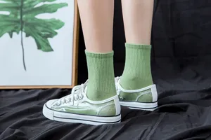 Calze al polpaccio in cotone verde da donna, traspiranti e comode per autunno inverno quotidiano.