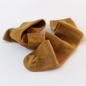 Comode calze da donna a costine in tinta unita, stile casual per autunno e inverno alla moda.