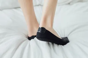 Women summer thin black invisible boat socks with anti-slip heel, breathable ice silk.