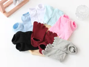 Detailed view of women's five toe socks, low cut ankle boat socks in assorted solid colors.
