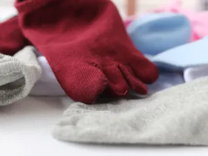 Detail shot of multi-color five-toe socks for women, featuring soft cotton knit fabric.