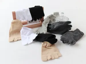 Calcetines de cinco dedos transpirables para hombre cortos multicolores cómodos uso diario