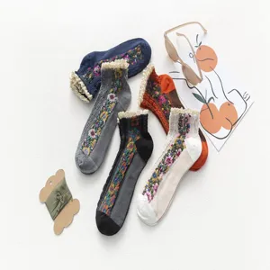 Women vintage floral embroidered socks, cute lace trim knit short socks for daily wear.