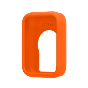 Vista di dettaglio della custodia protettiva in silicone arancione per il smartband.