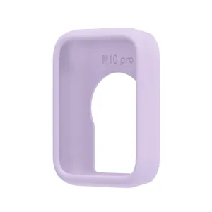 Dettaglio custodia protettiva in silicone per braccialetto, design morbido antiurto, lilla.
