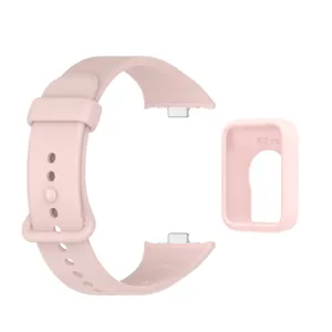 Vista dettagliata del cinturino per smartwatch in silicone rosa e della custodia protettiva.