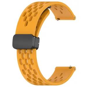 Oranje siliconen ademende smartwatch band met magnetische vouwsluiting en snelsluiting.
