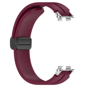 Cinturino per orologio in silicone vista dettagliata, bordeaux con connettori in metallo e fibbia.