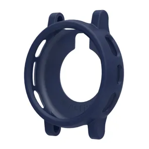 Detalle de funda protectora de silicona azul oscura, carcasa flexible con recortes.