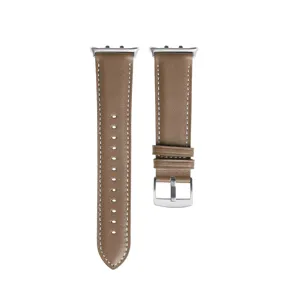 Braunes Leder Ersatzarmband mit Metallanschlüssen und Dornschließe für Smartwatch.